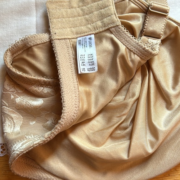 Wacoal bra size 42DDD fully lined with lace overlay, nude color. No noted flaws. - Picture 5 of 8
